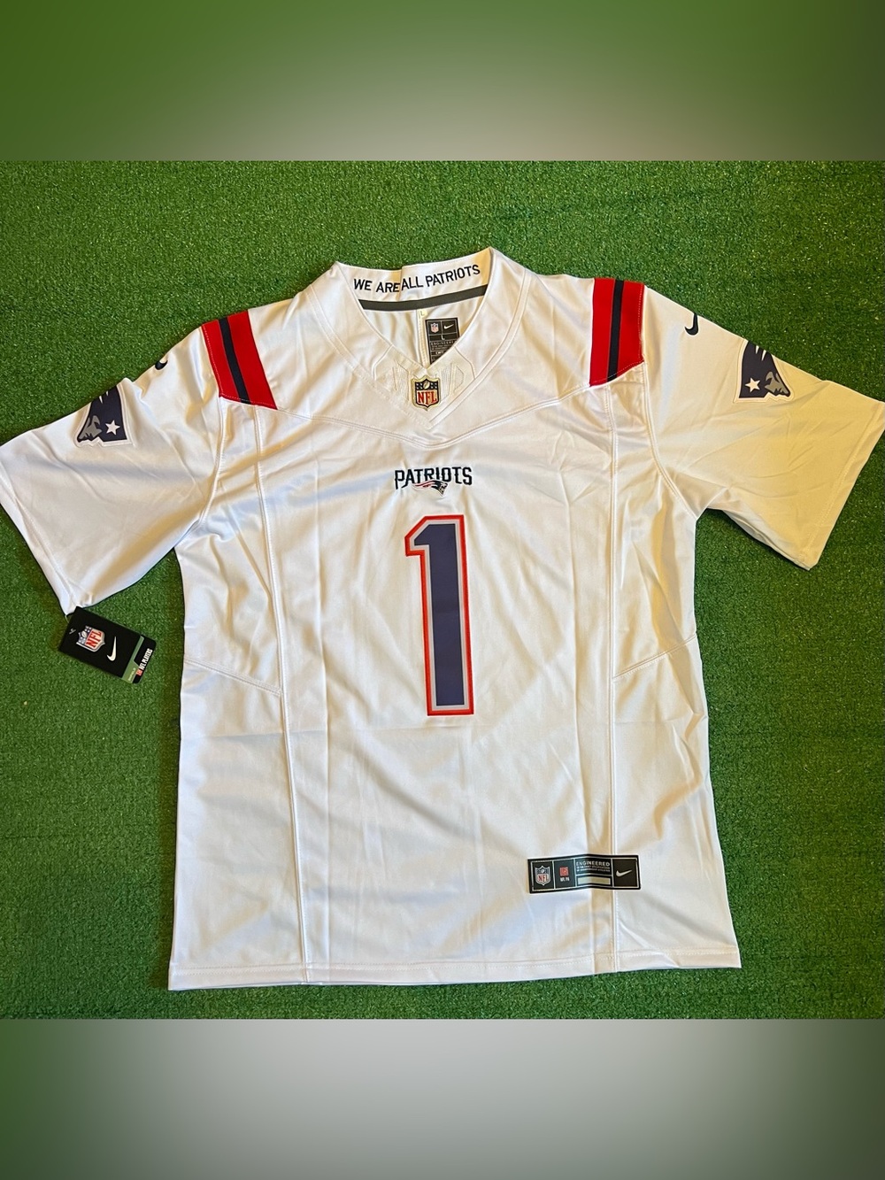 New England Patriots AJ Brown White Jersey
Adult Large